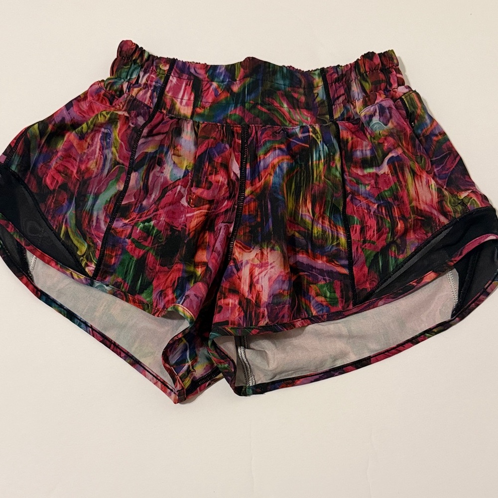 Lululemon Hyper Flow Hotty Hot 2.5in Shorts - Size 0